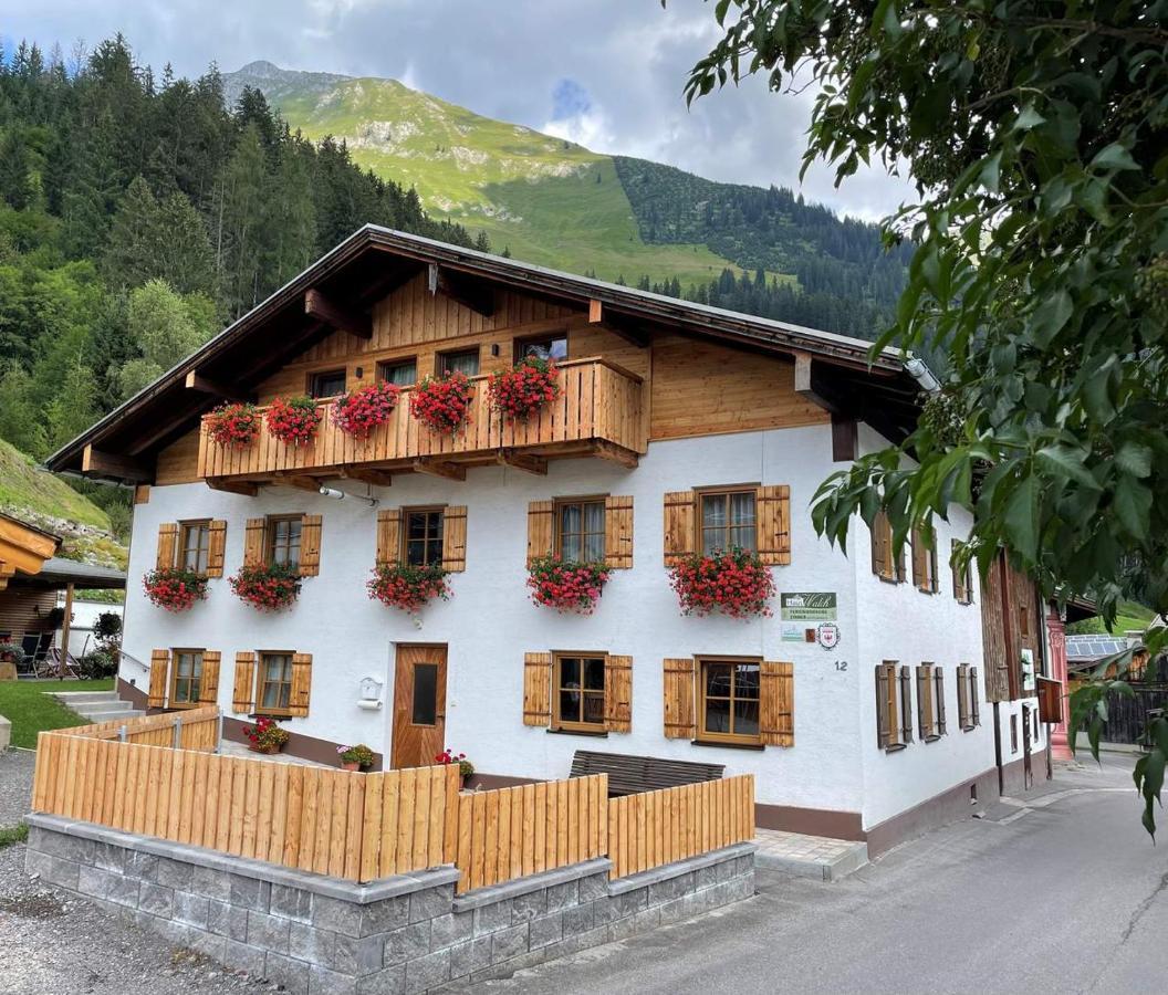 Apartment mit Balkon